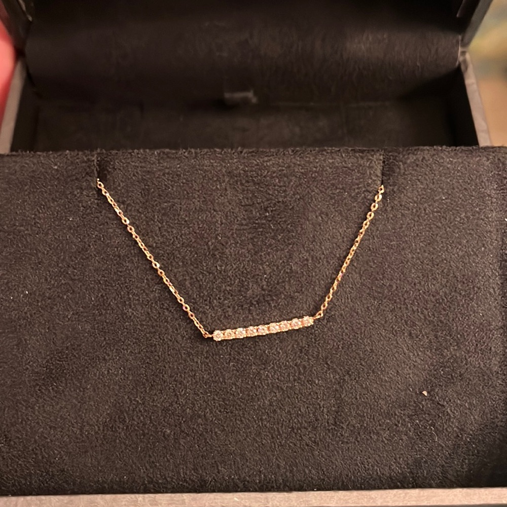 New in box necklace. Spent 1000$ selling for 380$